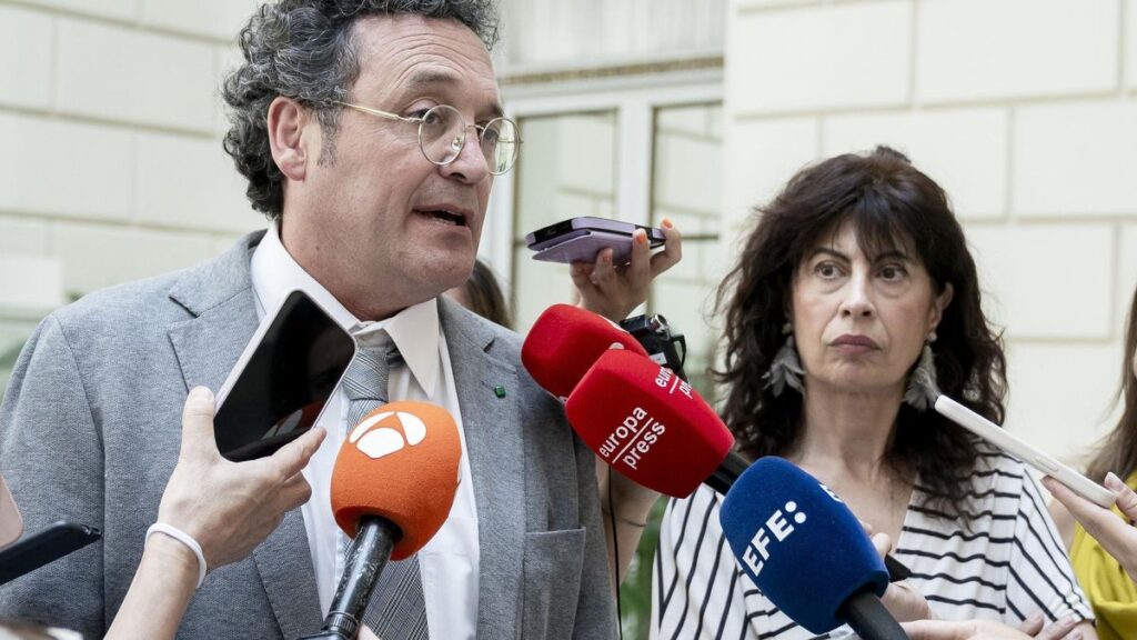 El Fiscal General del Estado, Álvaro García Ortiz, atiende a medios a su llegada a reunirse con la ministra de Igualdad, en la sede de la Fiscalía General del Estado, a 24 de julio de 2024, en Madrid (España).