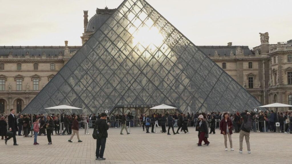 Los dos detenidos por el robo del Louvre "reconocieron parcialmente los hechos"