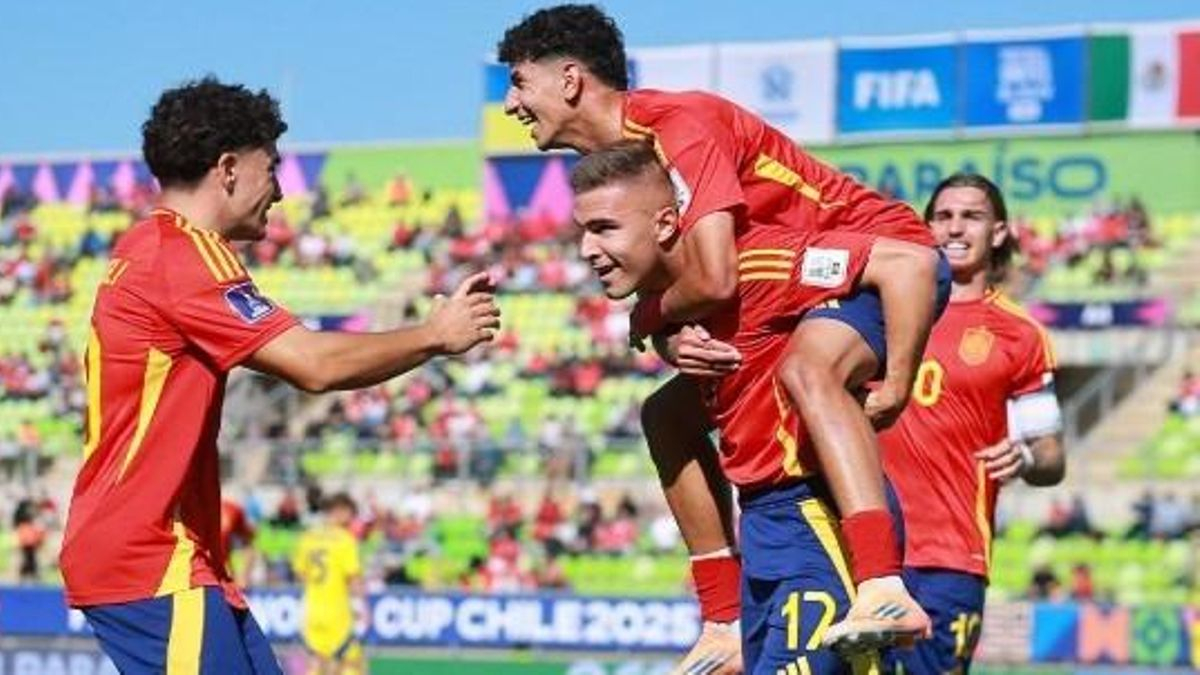 Los jugadores de España celebran el gol del triunfo.
