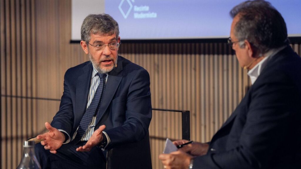 El vicesecretario de Economía y Desarrollo Sostenible del Partido Popular, Albert Nadal, durante un afterwork en la Sala Pau Gil del Recinte Modernista de Sant Pau. Foto de Zowy Voeten