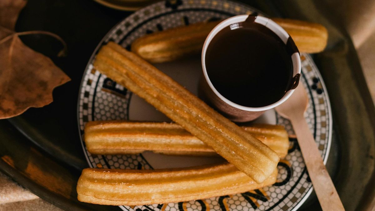 Churros con chocolate.