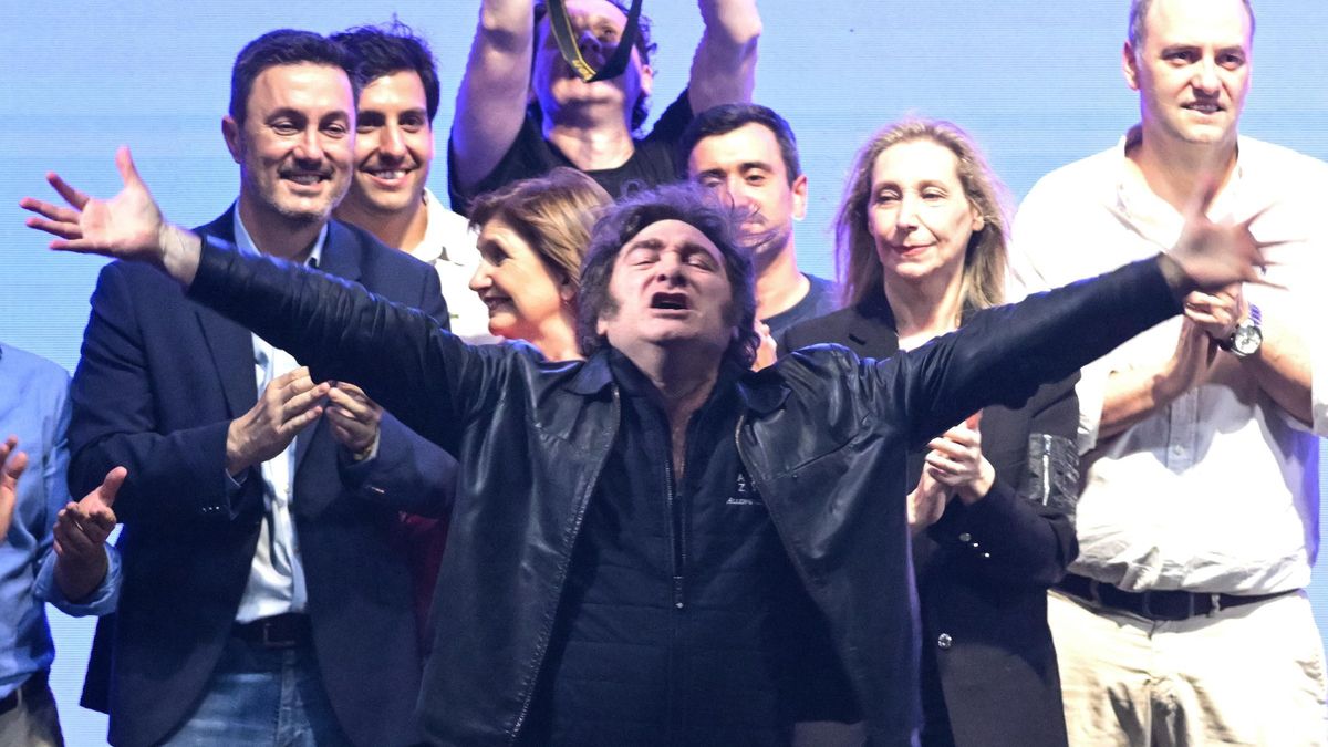 Milei pide voto para vencer al "comunismo" y sacar adelante reformas claves en Argentina