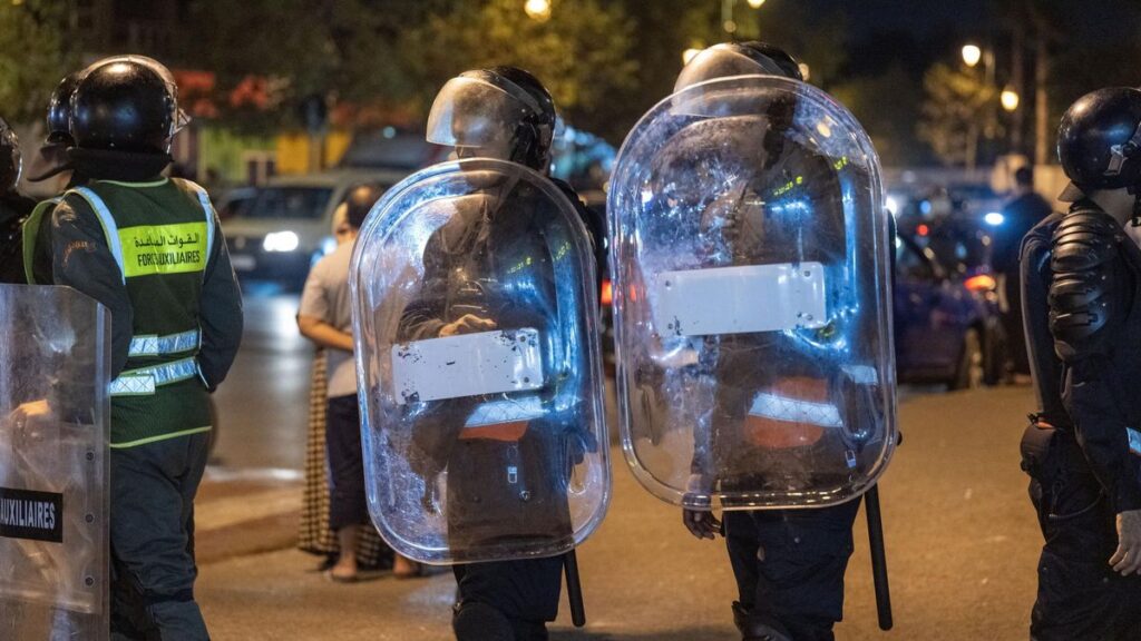 Protestas juveniles derivan en disturbios en varias ciudades de Marruecos