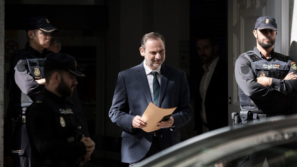 El exministro de Transportes José Luis Ábalos a su salida del Tribunal Supremo, a 15 de octubre de 2025, en Madrid (España).