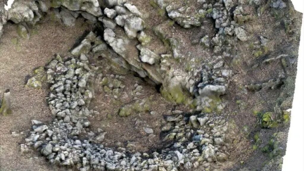 Las estructuras identificadas en la meseta kárstica.