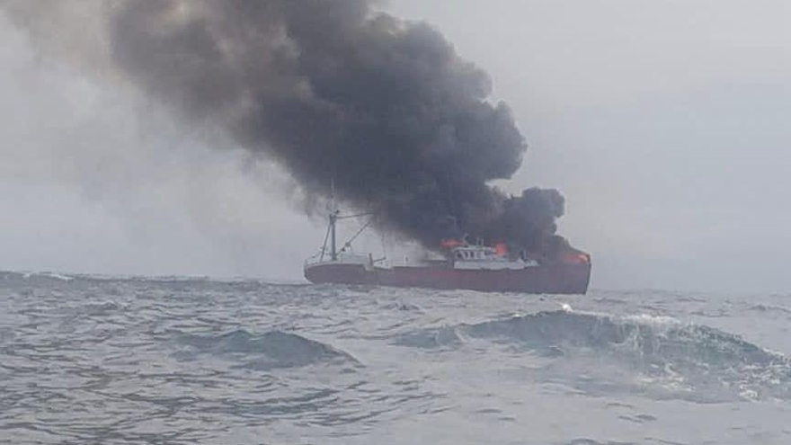 Arde el buque palangrero «Noruego» en aguas de Angola