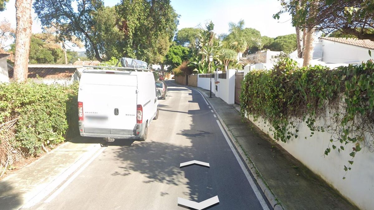 Calle Ciudad de los Periodistas, en el municipio de Marbella