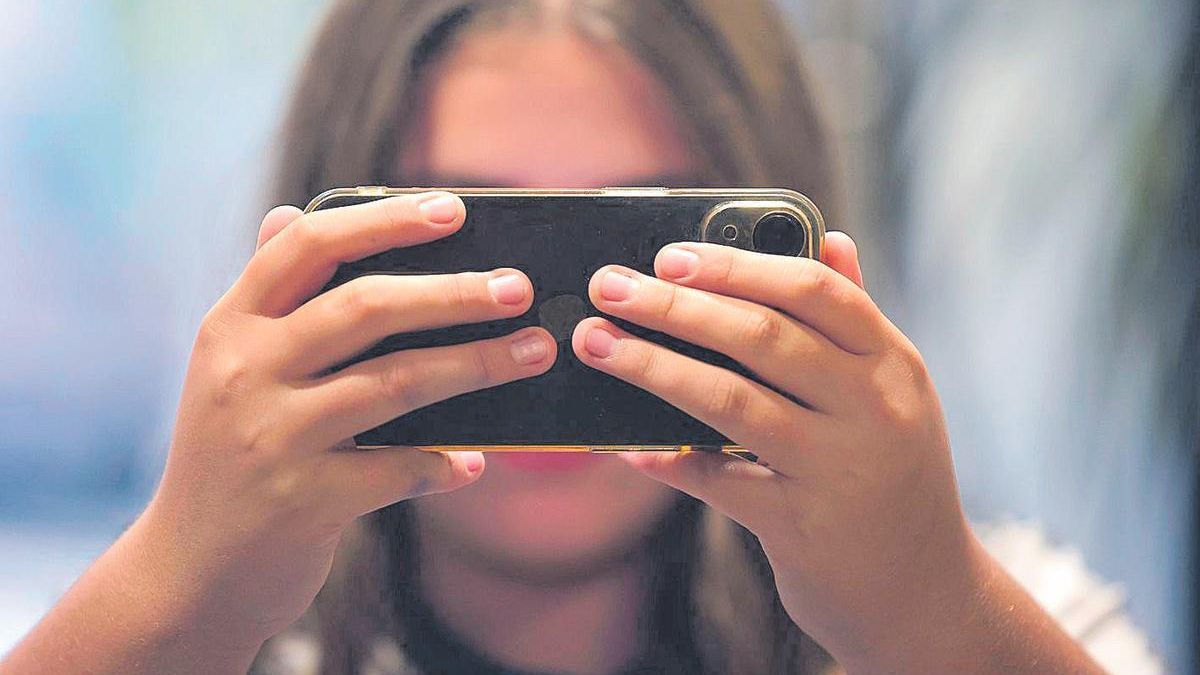 El ojo seco está relacionado con hábitos como el uso de pantallas