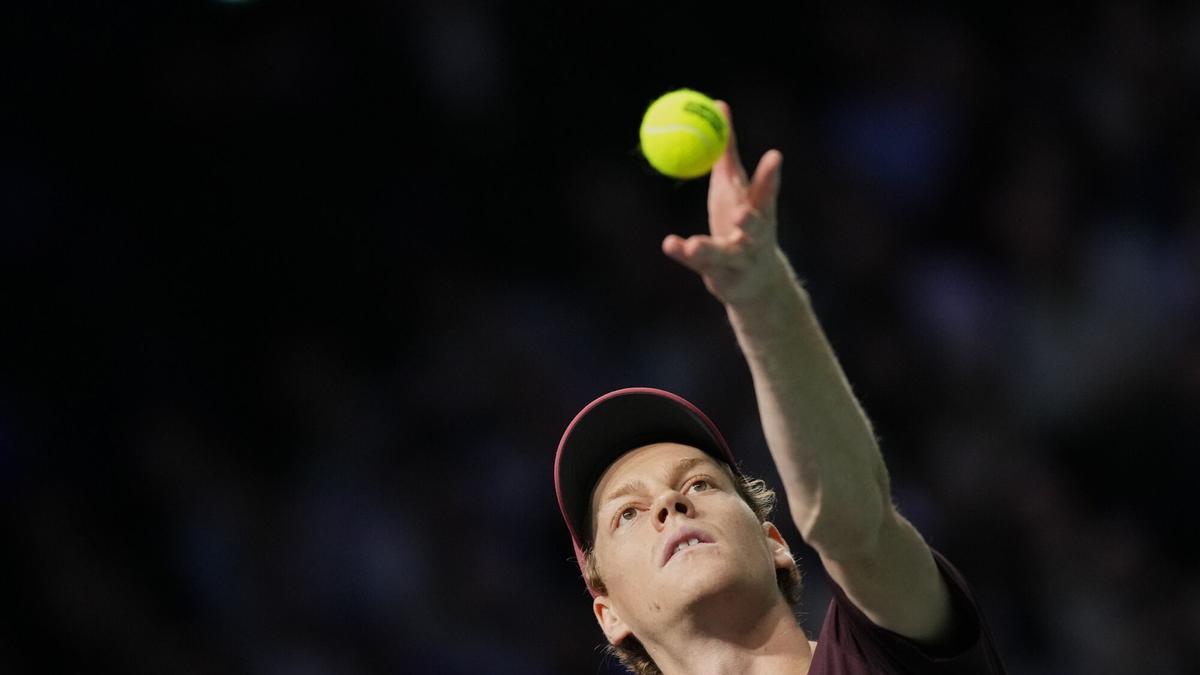 Jannik Sinner, en la final del Masters 1000 de París contra Felix Auger-Aliassime.