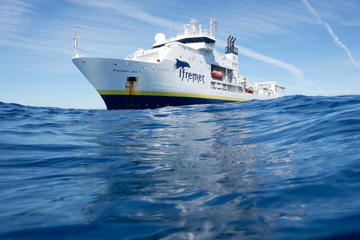 Le navire océanographique de l'Ifremer « Pourquoi pas ? naviguer sur la Méditerranée