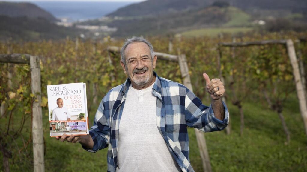 Karlos Arguiñano presenta su libro 'Cocina para todos'.