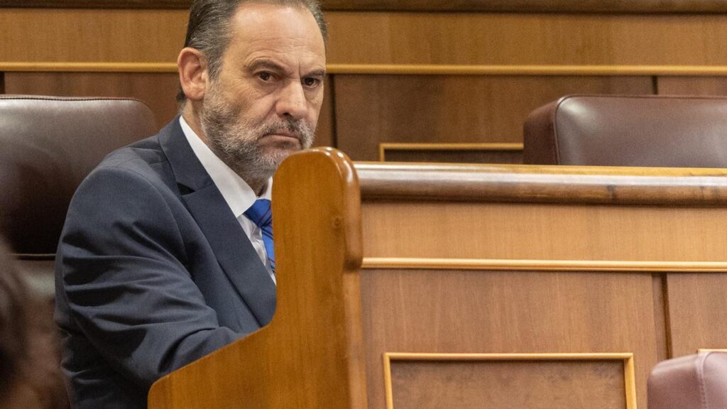 El diputado José Luis Ábalos, durante una sesión de control al Gobierno, en el Congreso de los Diputados, a 22 de octubre de 2025, en Madrid (España).