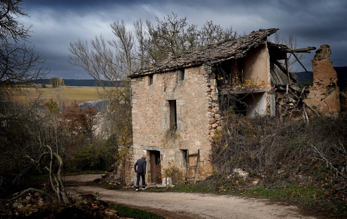 Henk, un Néerlandais à la retraite, est arrivé à Bárcena de Bureba il y a trois semaines pour y vivre.
