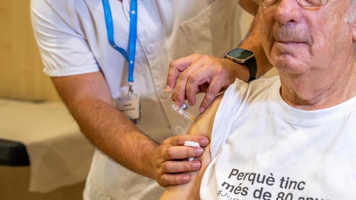 Vacunación de gripe y covid-19  en el CAP Casernes de Barcelona.