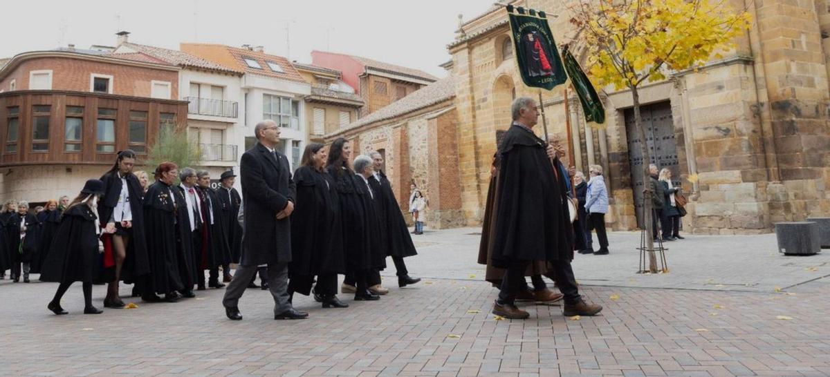 Tenues traditionnelles et musique à la fête annuelle des Amigos de La Capa | EP