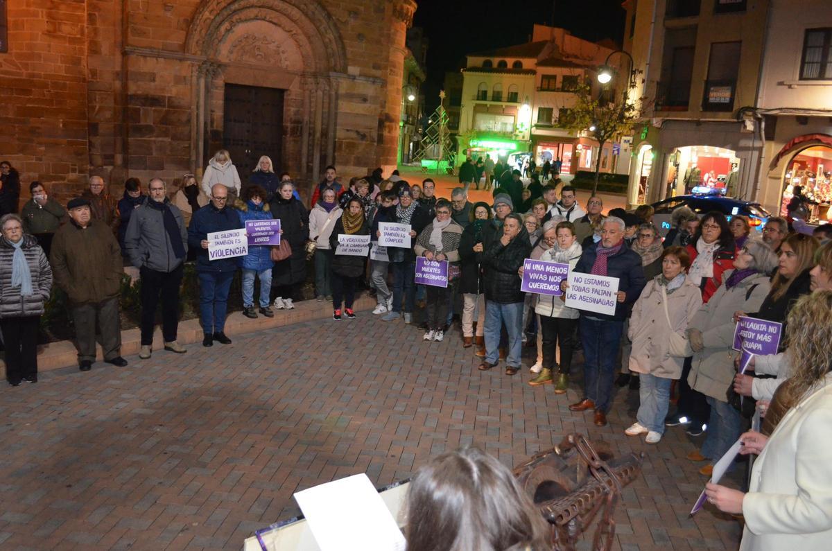Concentration contre la violence sexiste à Benavente.