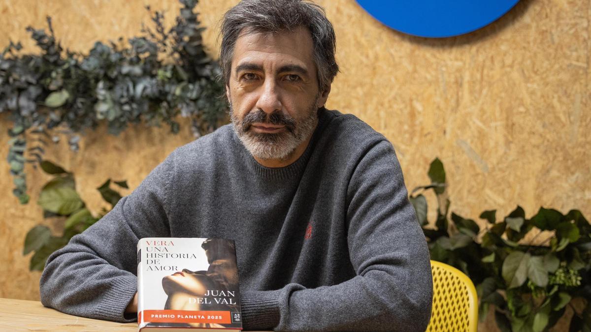 Juan del Val en su visita a EL PERIÓDICO DE ARAGÓN este miércoles.