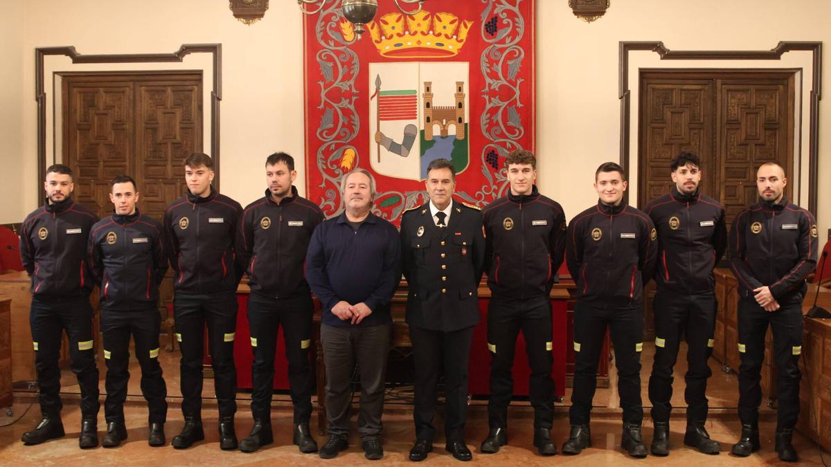 Toma de posesión los nuevos bomberos.