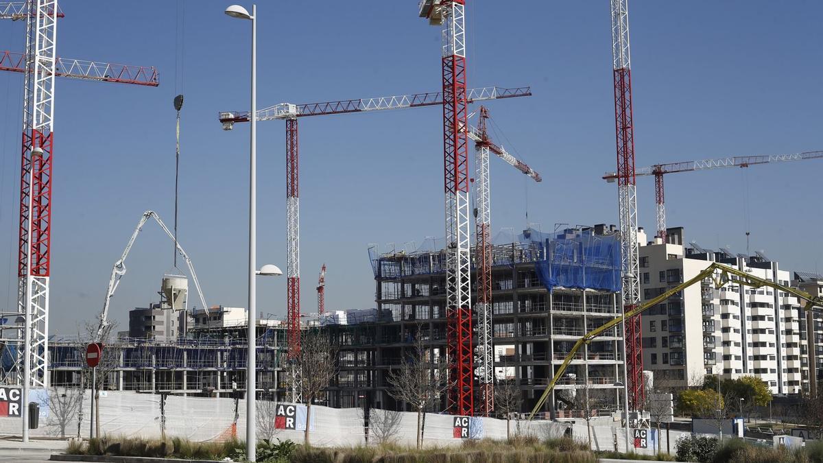 Funcas advierte de que la inversión extranjera expulsa a la clase media del mercado de la vivienda.
