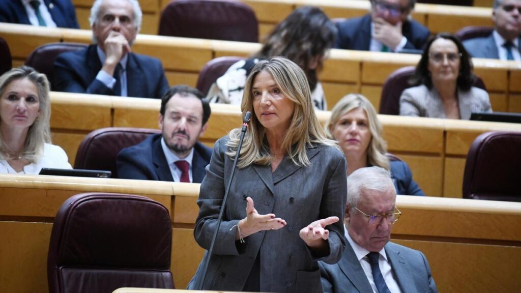 La portavoz del PP en el Senado, Alicia García, durante una sesión de control al Gobierno, en el Senado, a 7 de octubre de 2025, en Madrid (España).