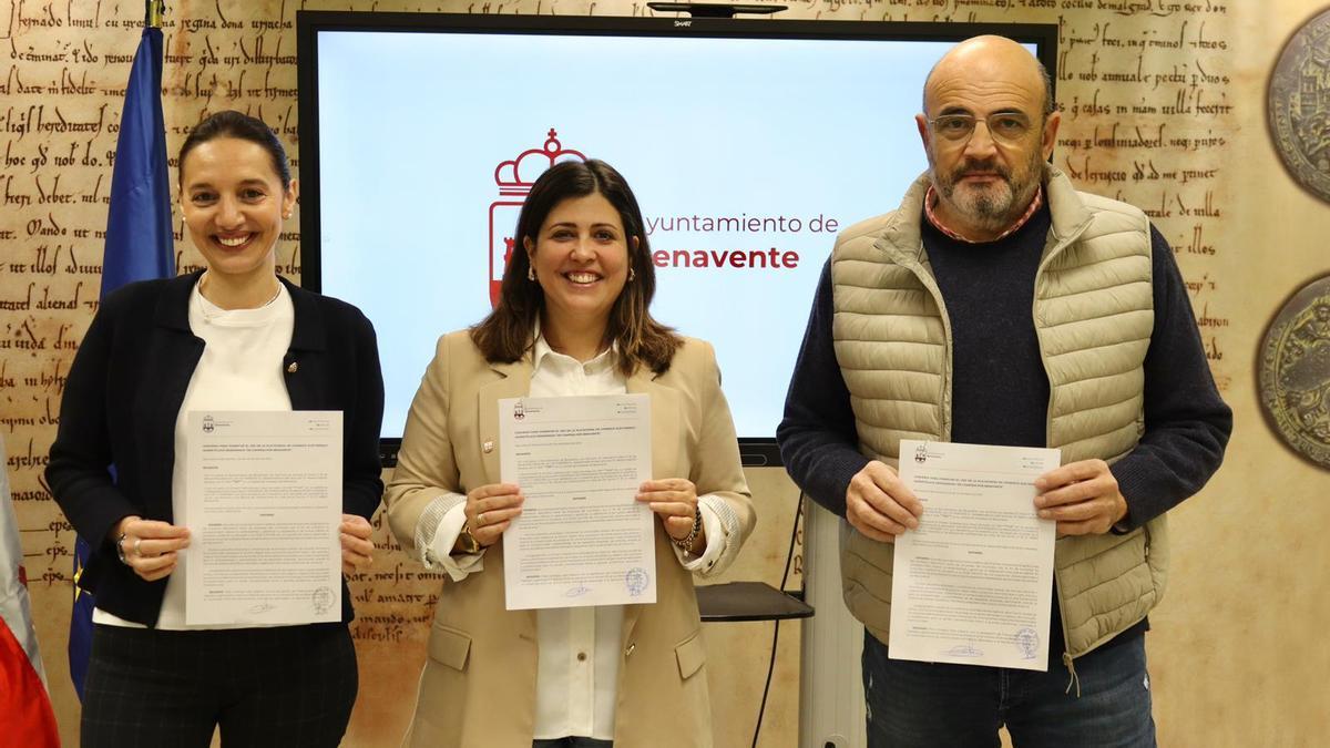 Las representantes municipales con el representante de CEOE-Cepyme.