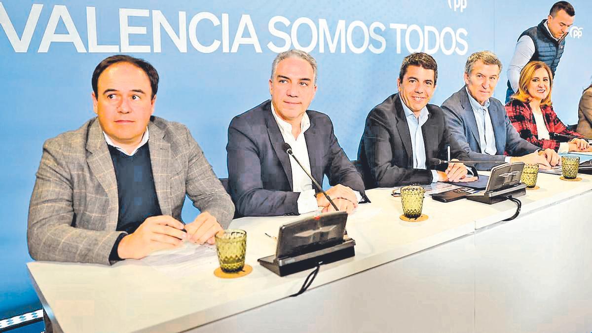 Pérez Llorca, Elías Bendodo, Carlos Mazón, Núñez Feijóo, María José Catalá y Vicent Mompó, en imagen de archivo