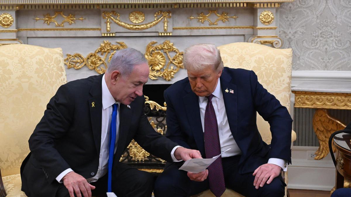 Archivo - El primer ministro israelí, Benjamin Netanyahu, junto al presidente de EEUU, Donald Trump, en una imagen de archivo.