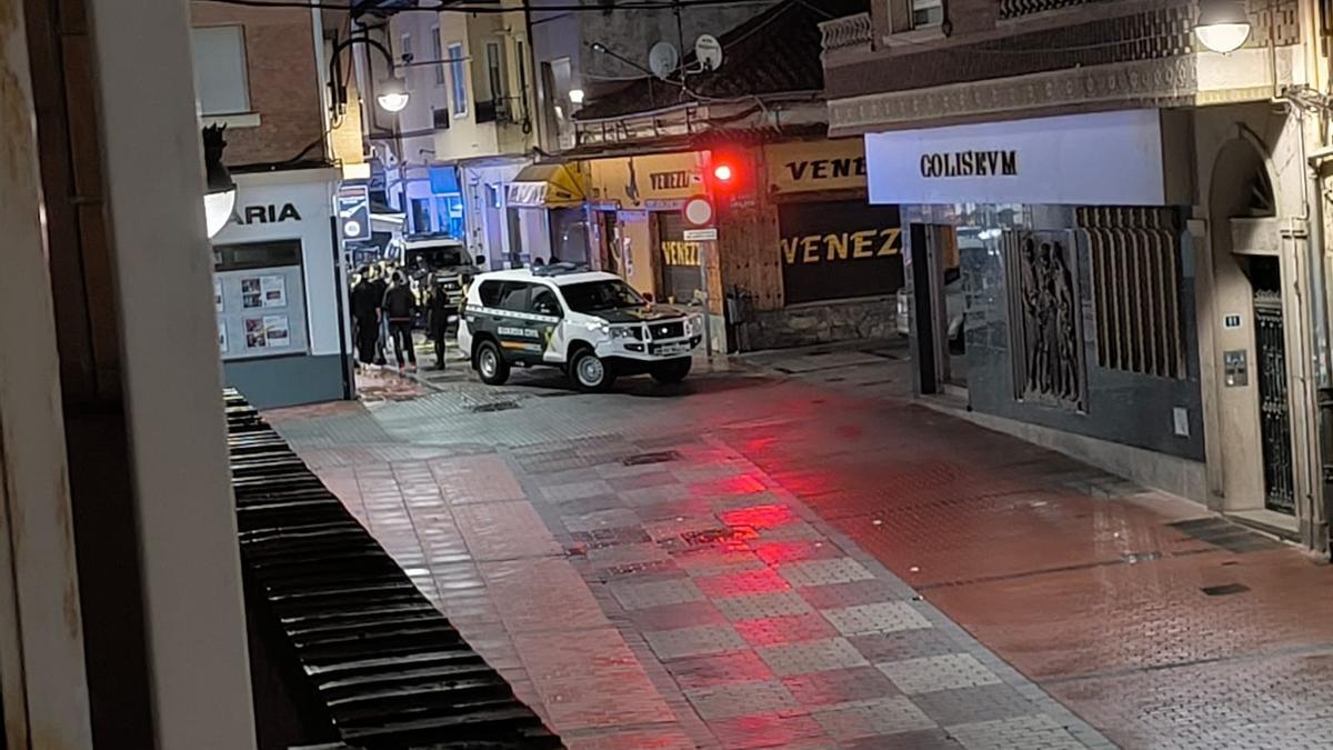 Patrullas de la USECIC en la zona de uno de los pubs donde se produjeron agresiones los últimos fines de semana.