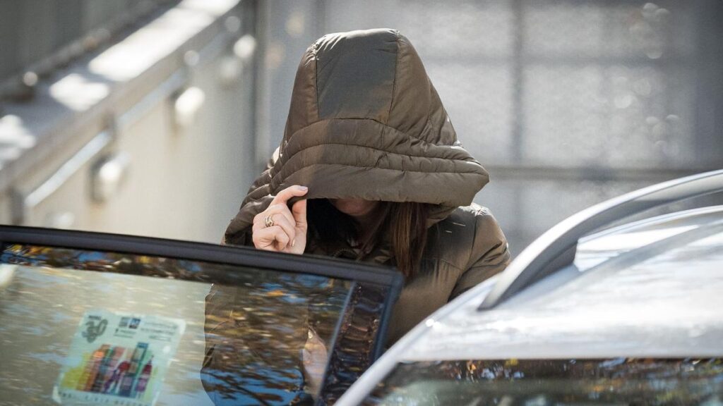 La exmilitante socialista Leire Díez a su salida de la Audiencia Nacional, a 13 de diciembre de 2025, en Madrid (España).