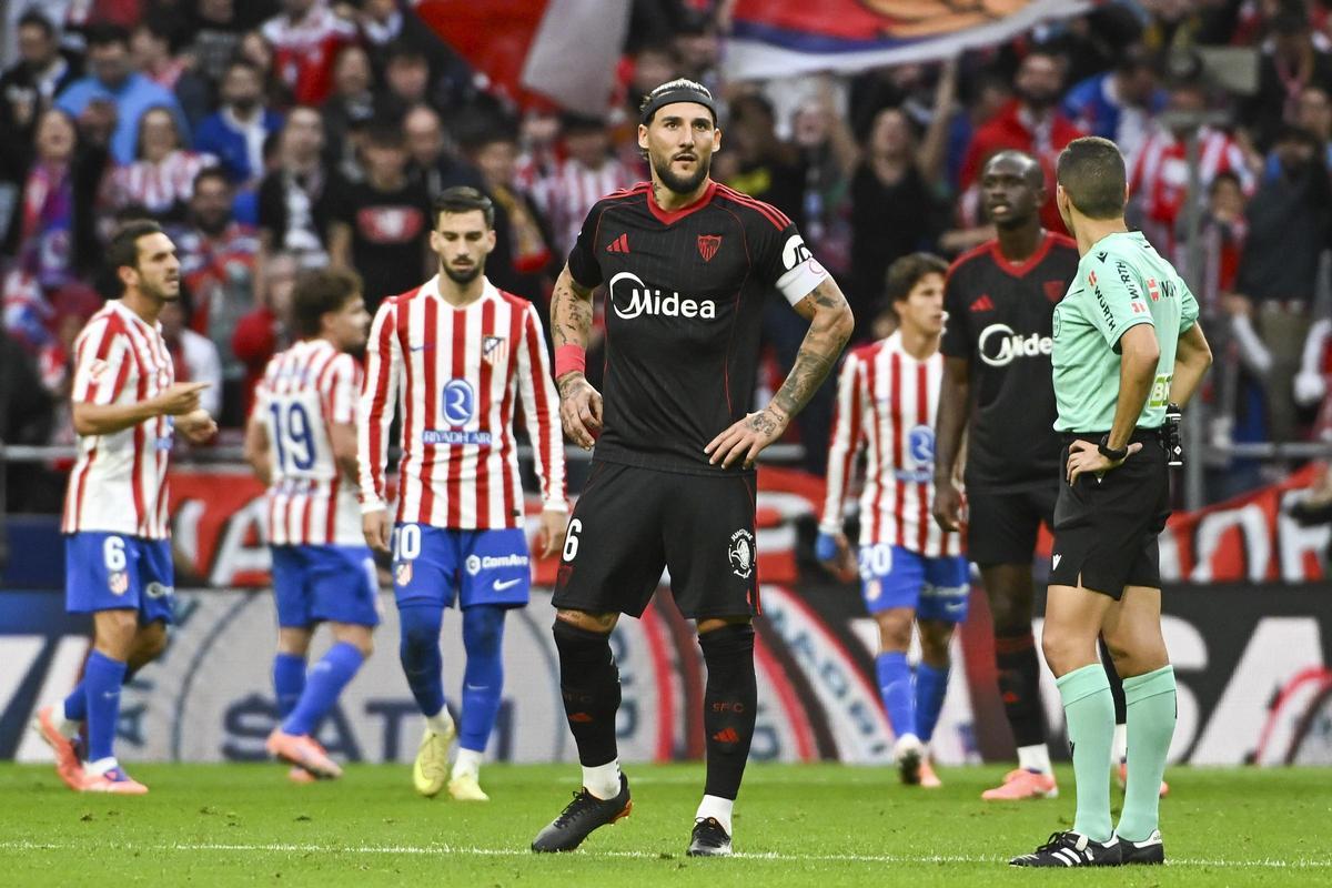 Gudelj, footballeur du FC Séville, est devenu le premier joueur professionnel à disputer un match officiel de Liga avec Proteckthor.
