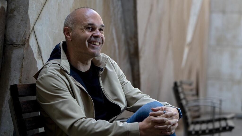 El exazulgrana Andrés Iniesta durante la presentación del libro