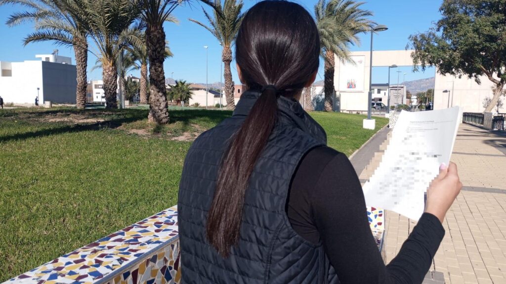 La solitude de « Fati », la Marocaine maltraitée par son oncle à l'âge de 12 ans et harcelée pour qu'elle ne porte pas plainte : "Ils m'ont proposé 17 000 euros"