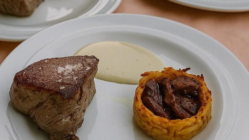 Plats faits maison préparés par Mocca Catering.