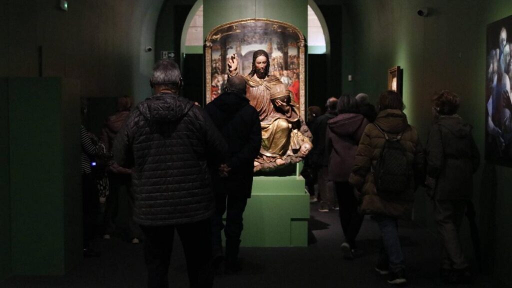 Visitantes en Las Edades del Hombre.