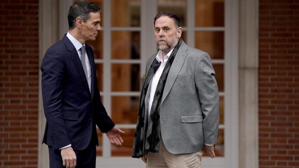 El presidente del Gobierno, Pedro Sánchez, y el líder de ERC, Oriol Junqueras, durante su reunión en La Moncloa el pasado 8 de enero.