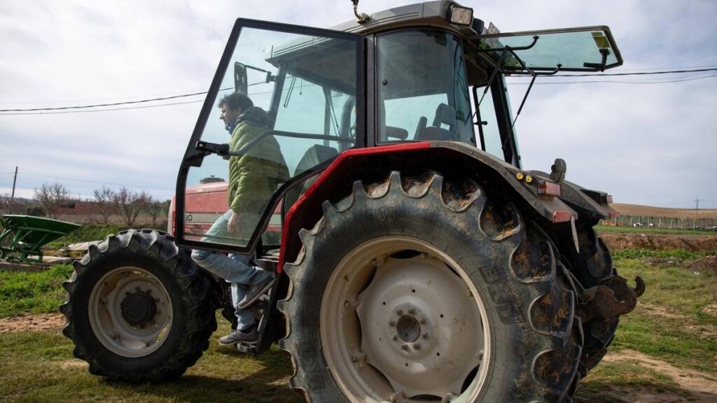 Un joven agricultor en la provincia de Zamora.