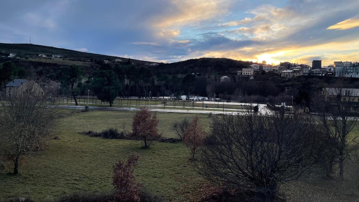 Terrenos de la urbanización El Pinar en Puebla de Sanabria.