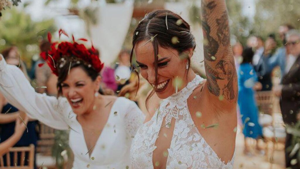 Ces trois amis révolutionnent les mariages en recyclant les restes de la taille des palmiers d'Elche : "Nous voulons être dans les défilés"