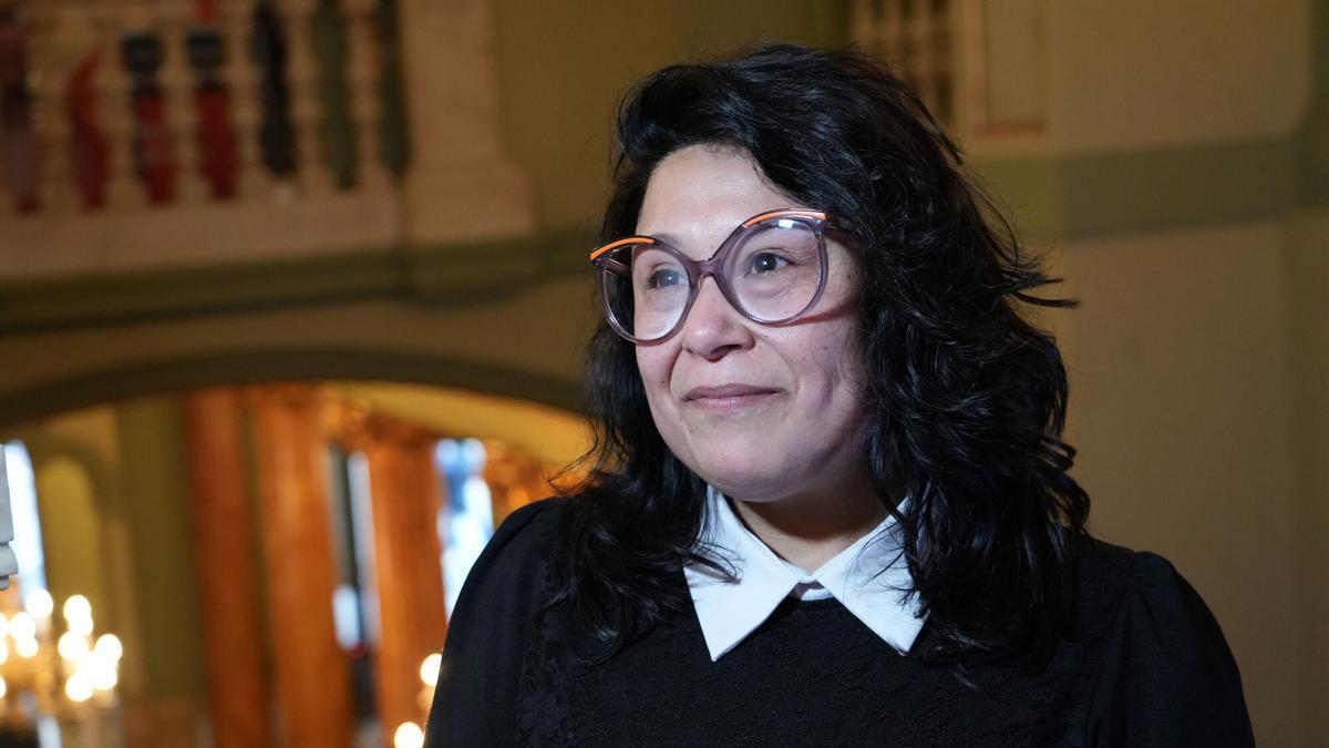 ELMA CORRÉA | L'écrivain remporte la Biblioteca Breve avec une histoire d'amitié féminine et de culpabilité à la frontière mexicaine