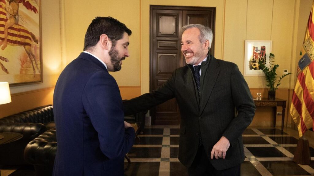 Gênes fait pression sur ses gouvernements d'Aragon et d'Estrémadure et sur Vox pour "pouvoir" parvenir à des accords