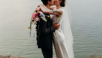 La fuite intime de Lucy et Julian à Hobart sur la plage de Coningham