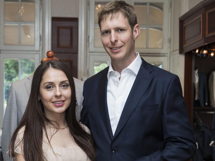 Leka d'Albanie avec sa première épouse, Elia Zaharia, mère de sa fille.