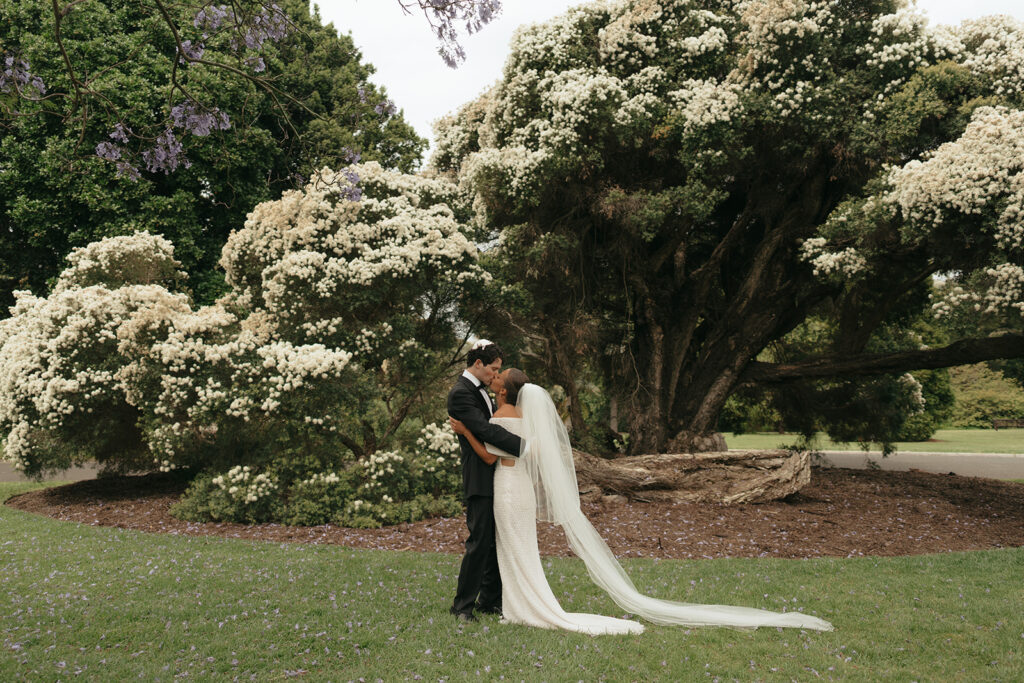 Mariage dans le jardin de Melbourne | Célébration élégante des jardins botaniques royaux