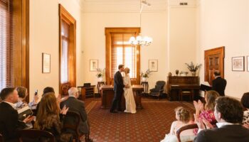Mariage intime à Melbourne au restaurant Hazel
