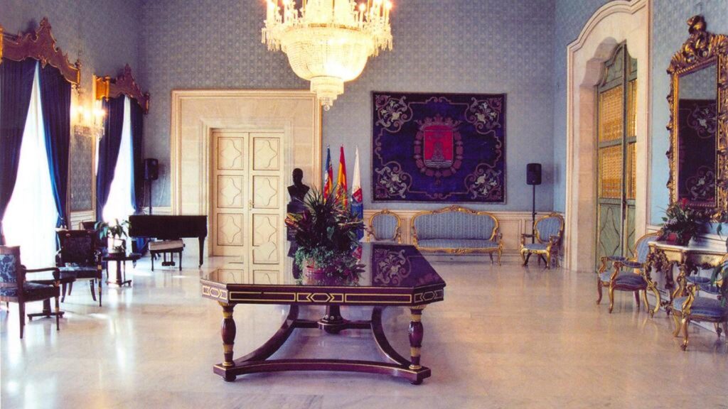 La ville d'Espagne avec une salle bleue digne de Disney : c'est un palais baroque du XVIIIe siècle qui célèbre de nombreux mariages