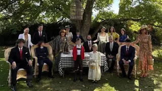 Image de la famille Vallejo-Nágera au mariage de Bosco et Paz à Pedraza (Ségovie)
