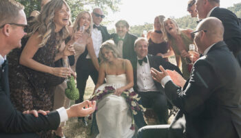 Mariage disco rétro des montagnes enneigées