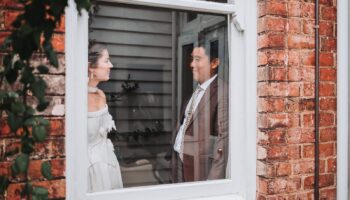 Un mariage coloré dans la cour à Bendigo