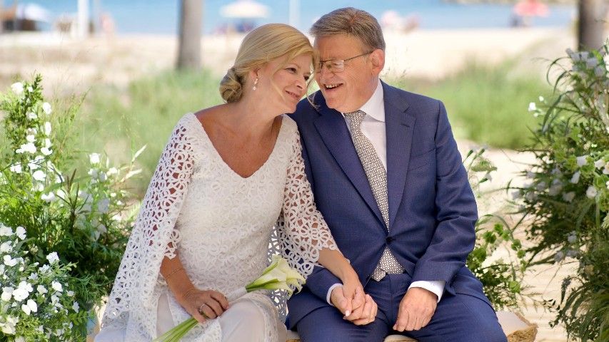 Ximo Puig et Gabriela Bravo disent "oui, je veux": le ministre Arcadi Espagne et l'homme d'affaires Adolfo Utor, parmi les participants
