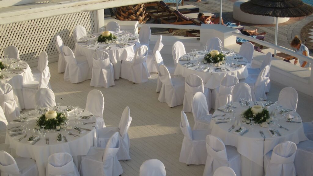 On enquête sur une intoxication alimentaire lors d'un mariage à Iznate : elle touche 40 personnes, une est hospitalisée